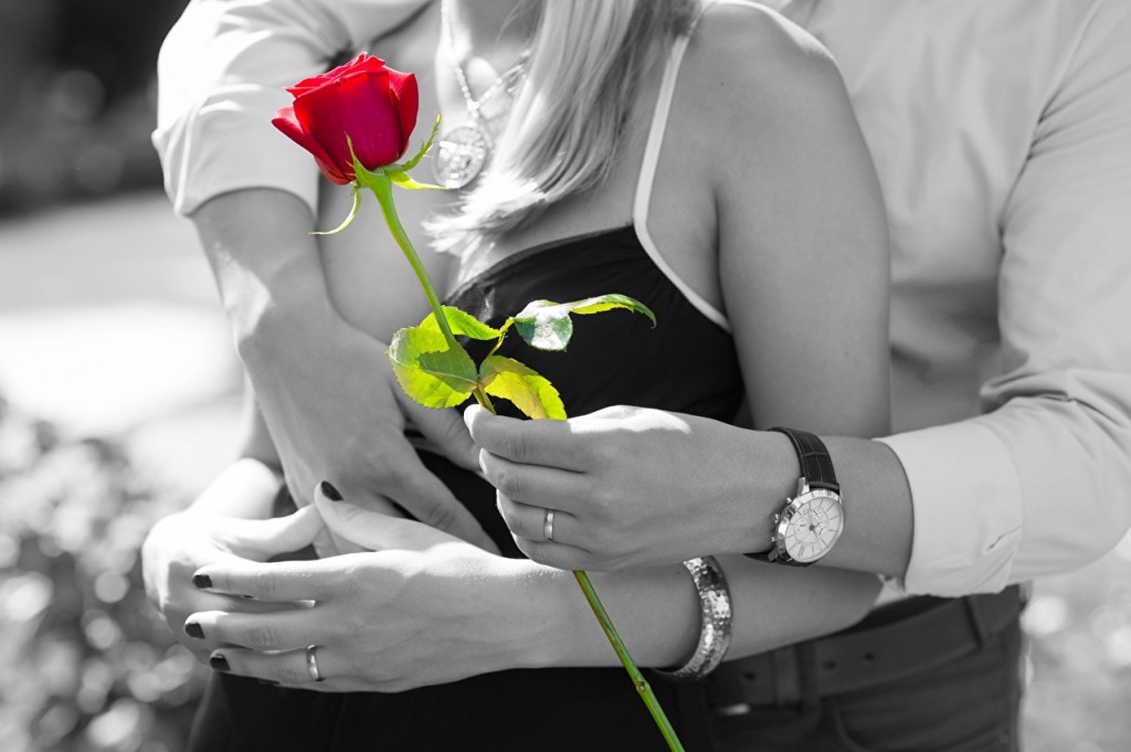 http://c-europe.eu/blog/wp-content/uploads/Roses_Clock_Couples_in_love_Two_Hug_Hands_Ring_556739_1280x851-1024x681.jpg
